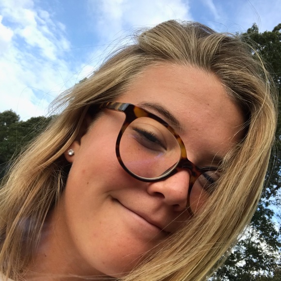 Meet your Posher, Julia - Picture 1 of 1
